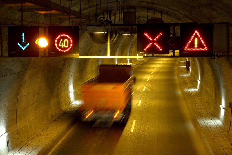 Fahren auf gesperrter Spur: Strafen bis zum Führerscheinentzug -  AUTOFAHRERSEITE.EU - Fakten für Autofahrer