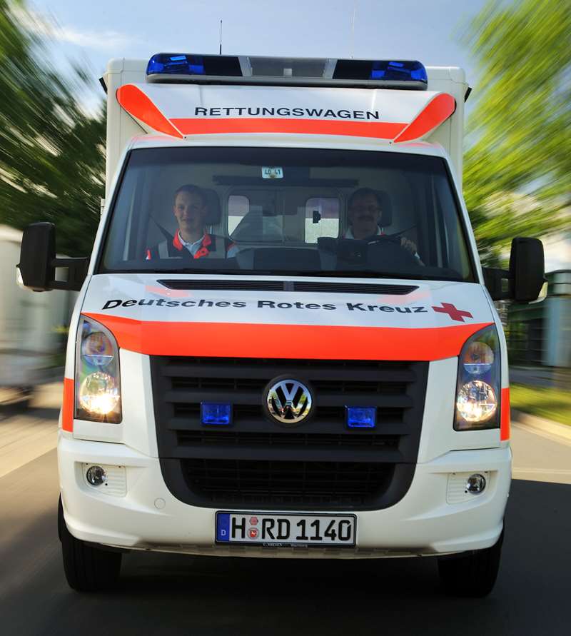Vorsicht bei Blaulicht und Martinshorn / ADAC: Polizei, Feuerwehr und  Rettungsdienste