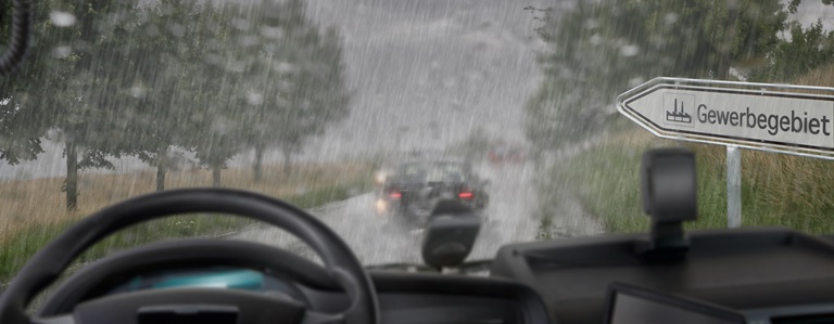 Blitzschlag: Ist man im Auto sicher? - Fakten für Autofahrer
