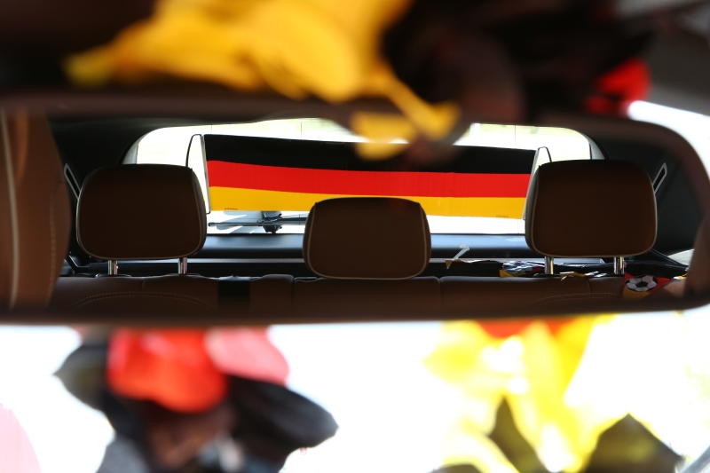 Flagge zeigen: WM-Deko sicher am Auto befestigen